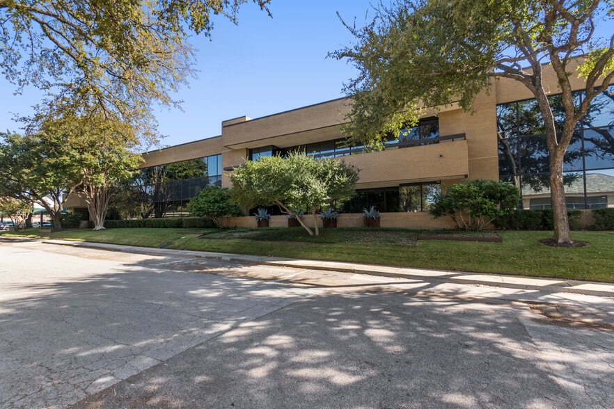 More Photos Of 4300 MacArthur Ave, Dallas Office For Lease