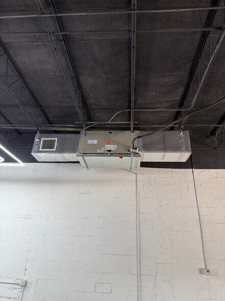 More Photos Of 1037 NW 1st Ct, Hallandale Beach Warehouse For Lease