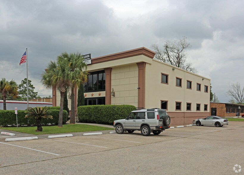 More Photos Of 302 N Houston Ave, Humble Office For Lease