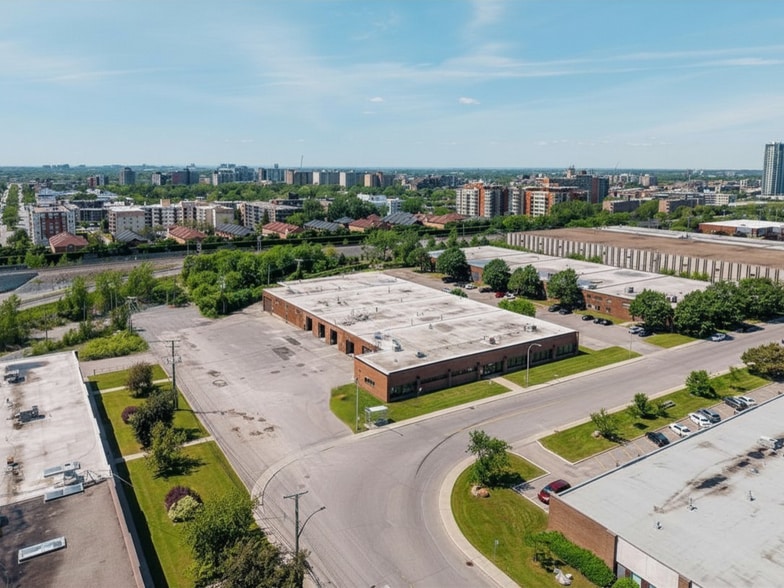 More Photos Of 605-607 Rue Deslauriers, Saint-Laurent Warehouse For Sale