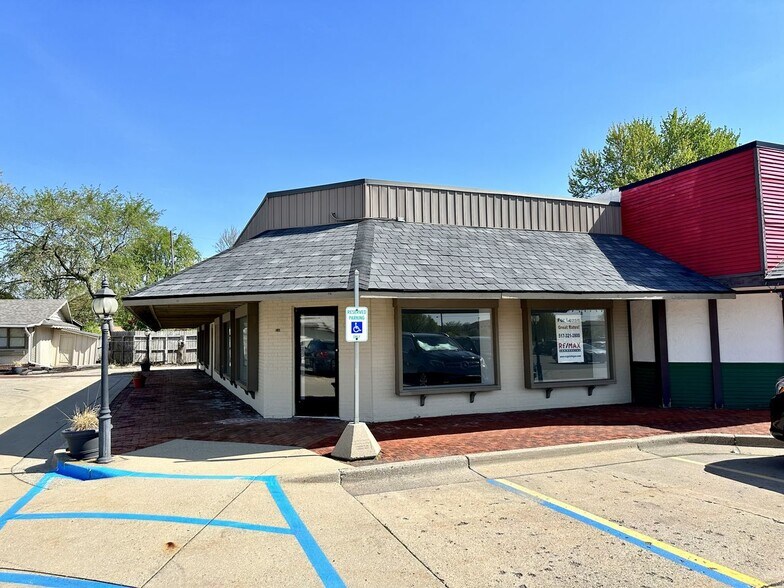 More Photos Of 631-651 E Saginaw Hwy, Grand Ledge Freestanding For Lease
