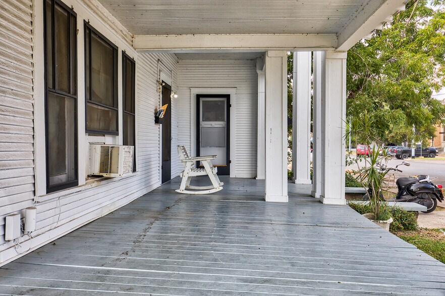 More Photos Of 158 E Colorado St, La Grange Apartments For Sale