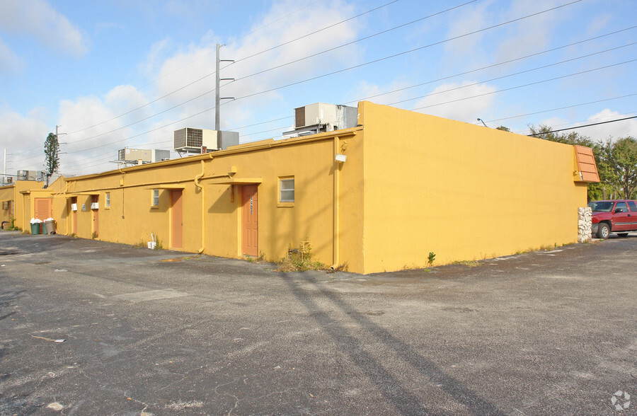 Primary Photo Of 4406-4420 W Oakland Park Blvd, Lauderdale Lakes Unknown For Lease