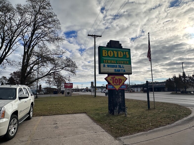 More Photos Of 966 W South Airport Rd, Traverse City Freestanding For Sale