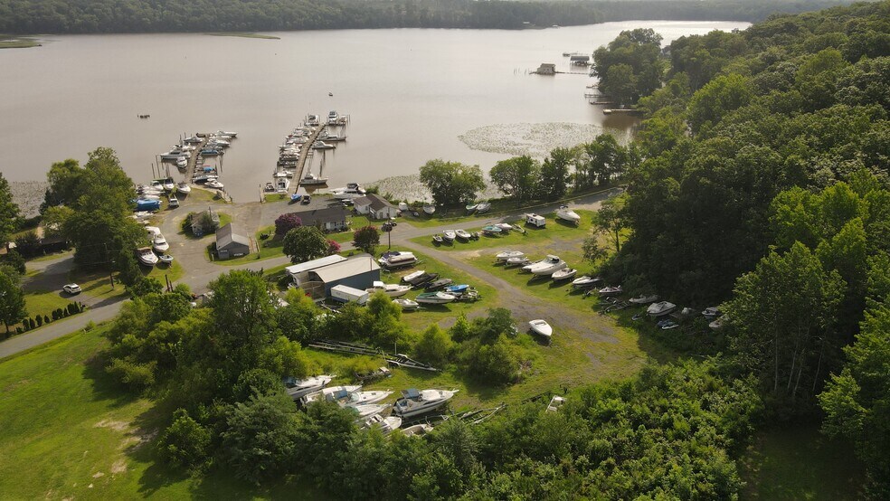More Photos Of 121 Willow Landing Rd, Stafford Marina For Sale