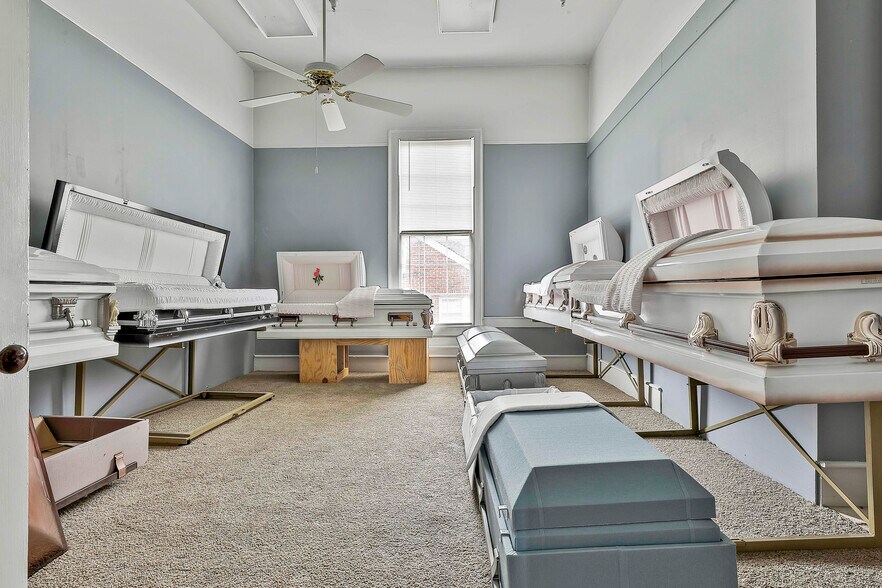 More Photos Of 605 Hill St, Lagrange General Retail For Sale