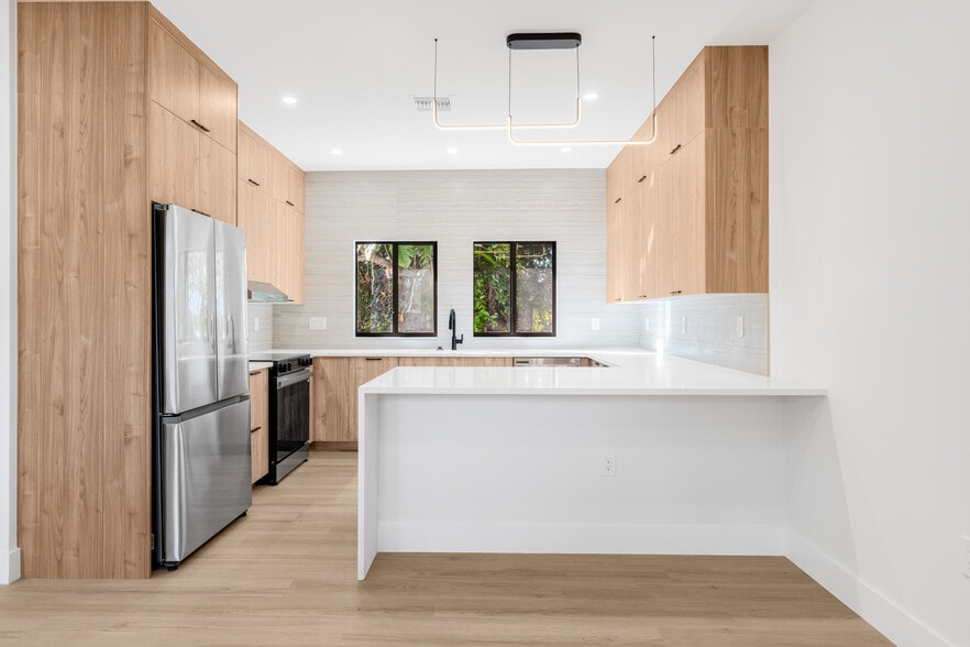 More Photos Of 2616 Lakeview Dr, Naples Apartments For Sale