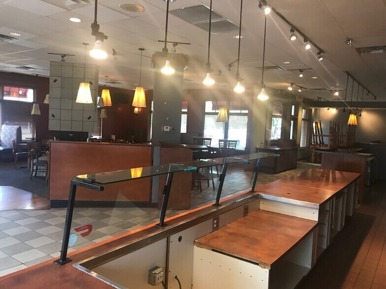 More Photos Of 64 Granville St, Gahanna Storefront Retail Office For Lease