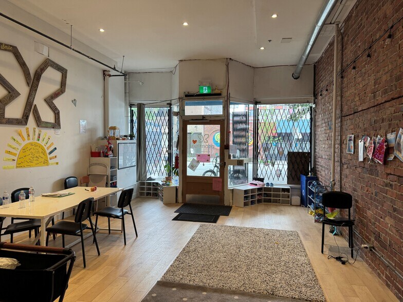 More Photos Of 556 Powell St, Vancouver General Retail For Sale