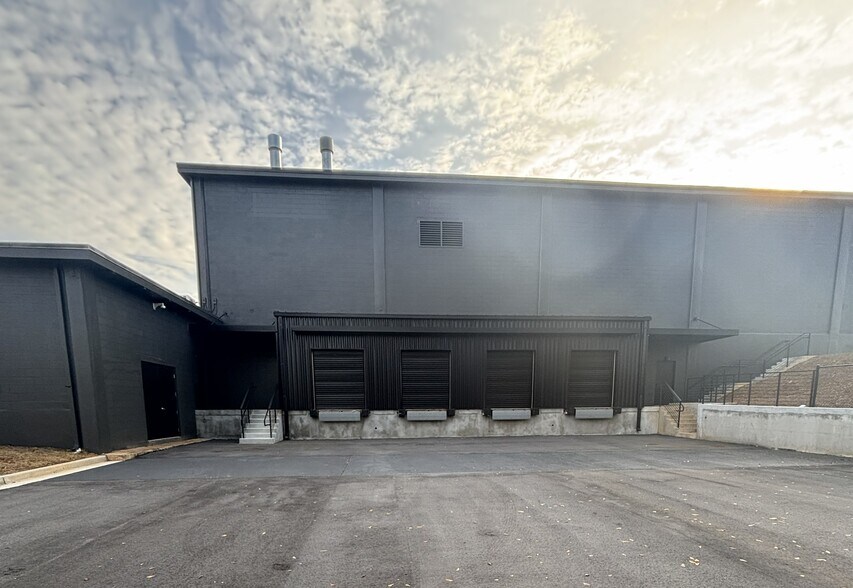 More Photos Of 255 Homer St, Commerce Manufacturing For Lease