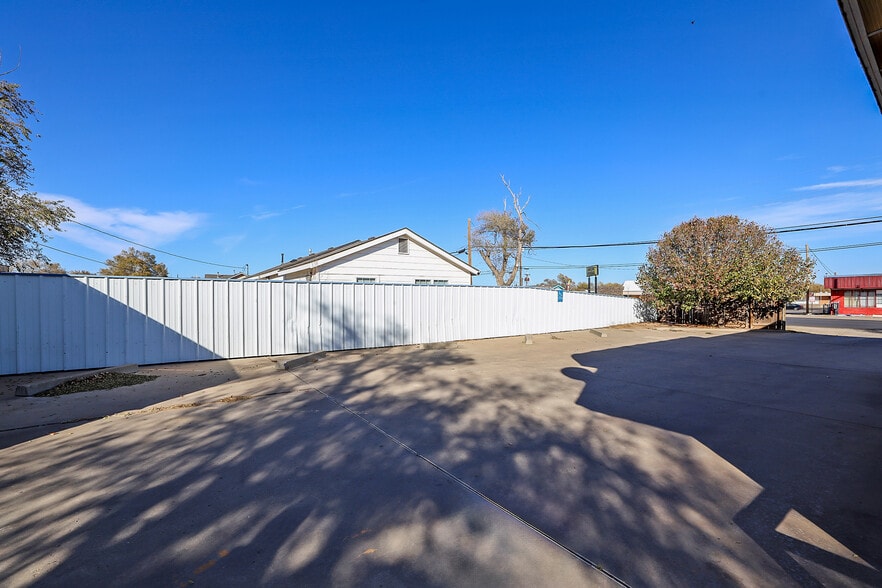 More Photos Of 4001 River Rd, Amarillo Convenience Store For Sale