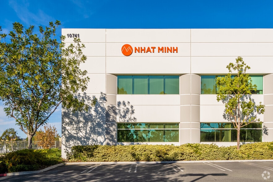 More Photos Of 10741 Walker St, Cypress Warehouse For Lease