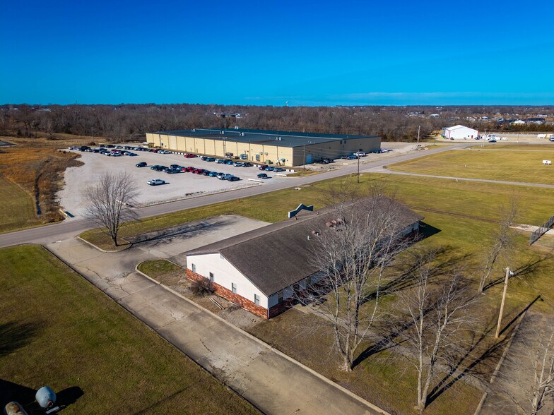 More Photos Of 604 Industrial Park Dr, Eldon Office For Sale