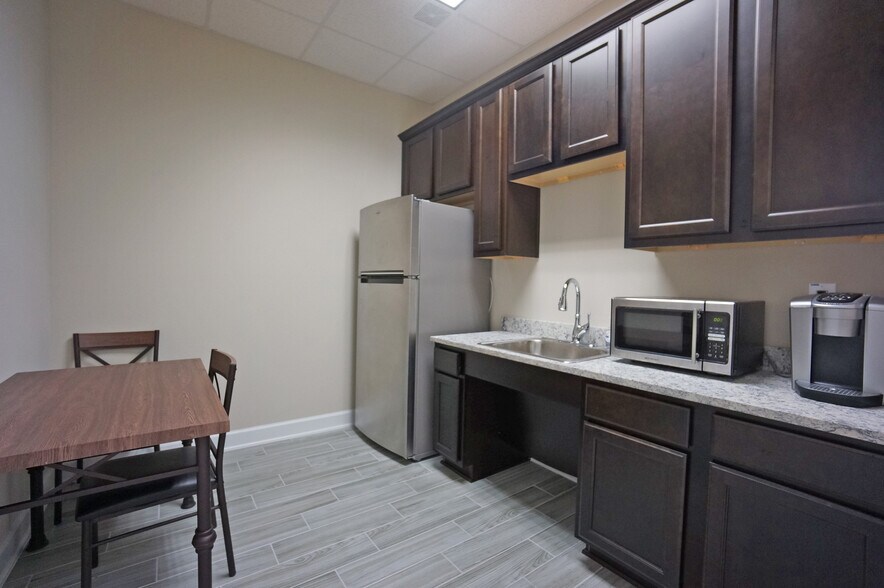 More Photos Of 202 Industrial Blvd, Sugar Land Loft Creative Space For Lease