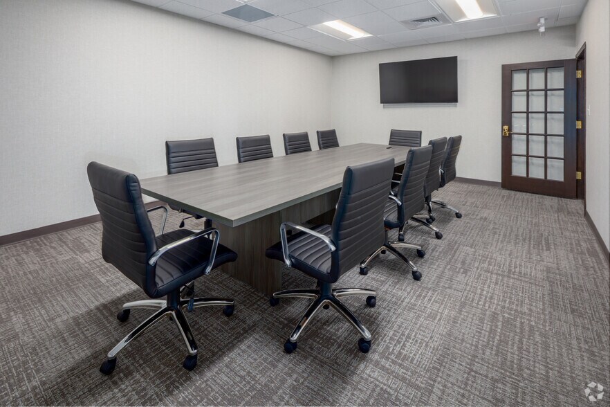 More Photos Of 188 Industrial Dr, Elmhurst Office For Lease