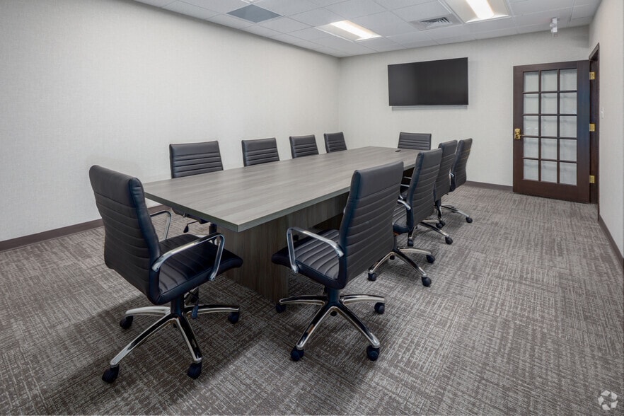 More Photos Of 188 Industrial Dr, Elmhurst Office For Lease