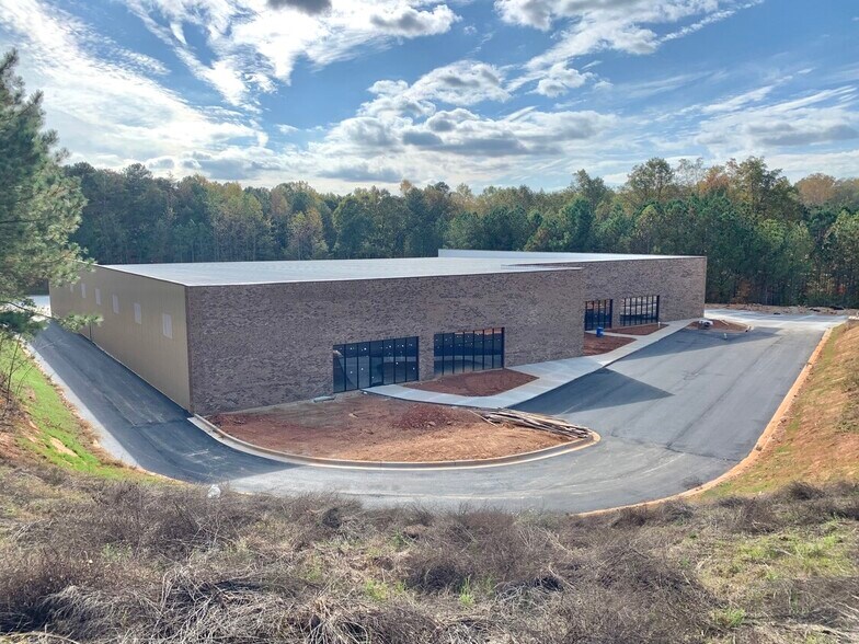 More Photos Of 1325 Calvary Creek Pky SW, Gainesville Showroom For Lease
