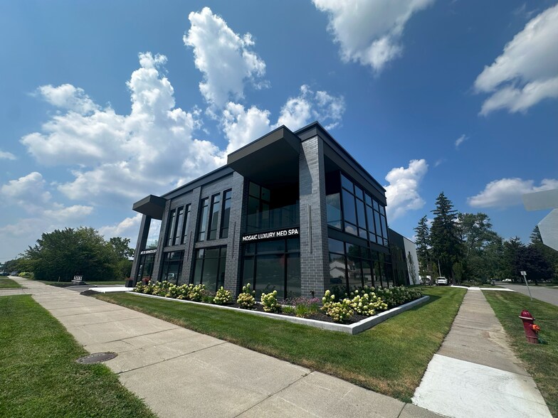 Primary Photo Of 189 E Big Beaver Rd, Troy Office For Sale