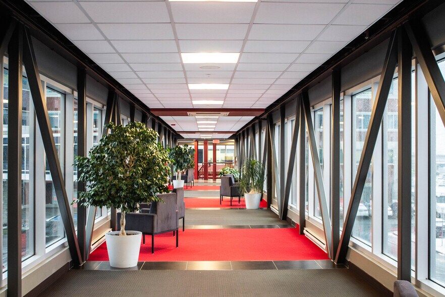 More Photos Of 815 Boul Lebourgneuf, Québec Office For Lease