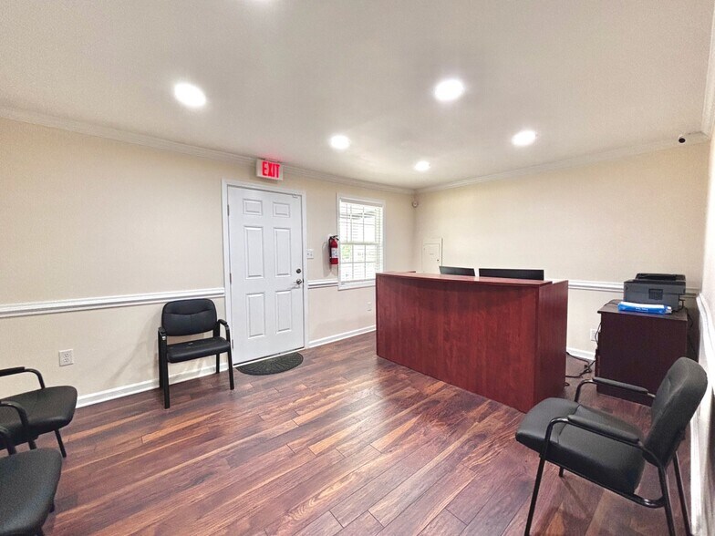 More Photos Of 809 Katie St, Fayetteville Office For Lease