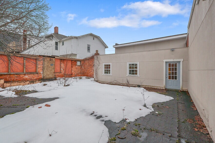 More Photos Of 8914 N Seneca St, Weedsport Freestanding For Sale