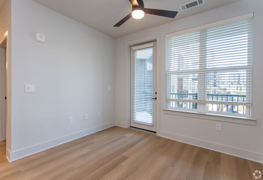 More Photos Of 930 W Mallard Creek Church Rd, Charlotte Apartments For Lease