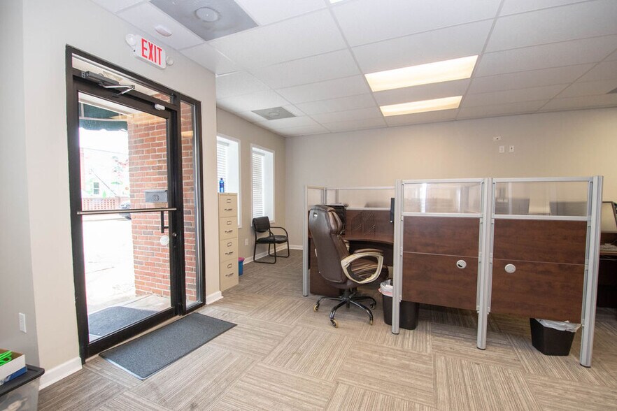 More Photos Of 14 Brown St, Newnan Office For Sale