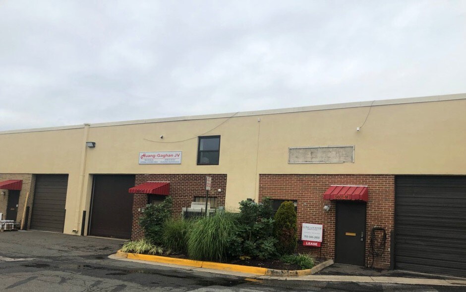 More Photos Of 5601 General Washington Dr, Alexandria Showroom For Sale