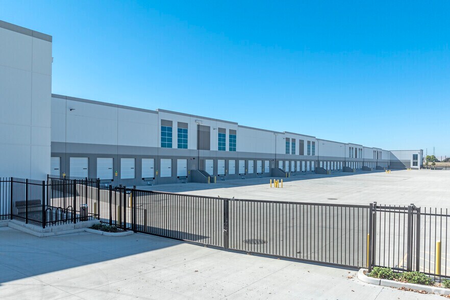 More Photos Of 5070 Glacier St, Lathrop Warehouse For Lease