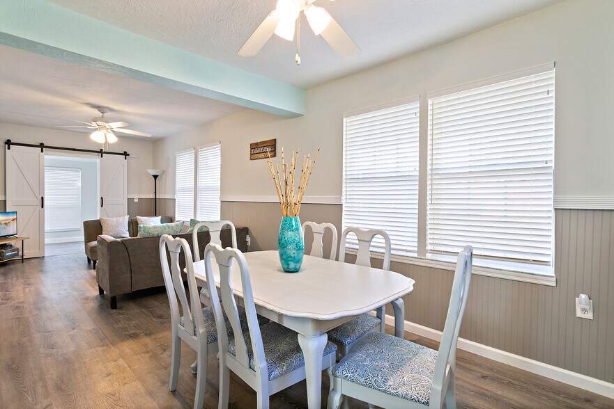 More Photos Of 56 Grove Ave, Saint Augustine Restaurant For Sale