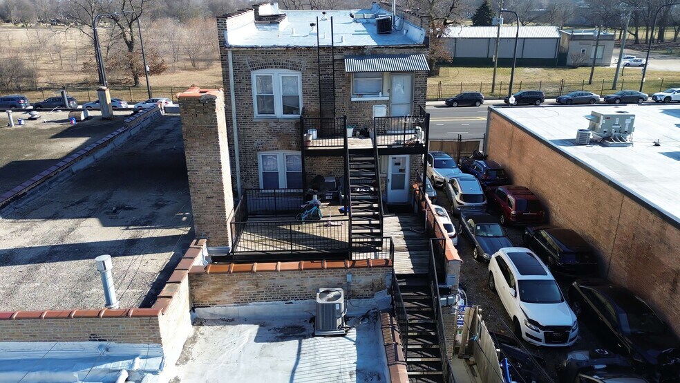 More Photos Of 5620 N Western Ave, Chicago Storefront Retail Residential For Sale
