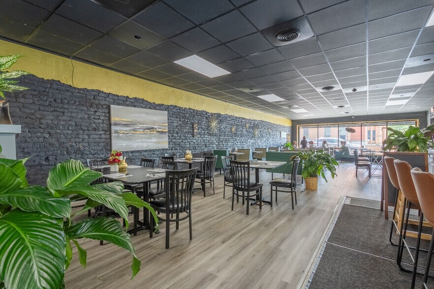 More Photos Of 122 W Whitner St, Anderson Restaurant For Lease