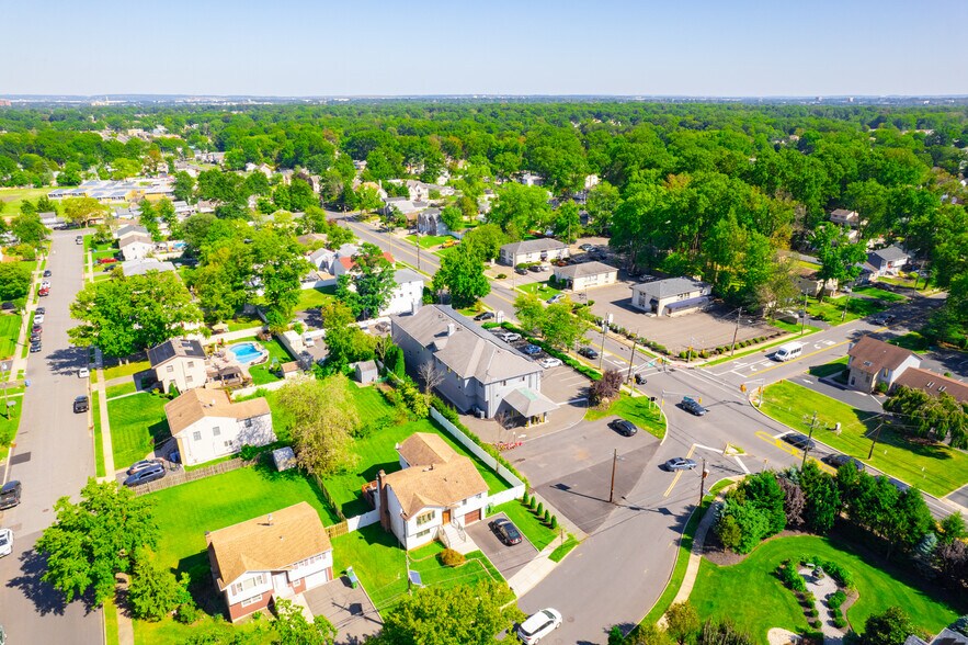 More Photos Of 800 Inman Ave, Colonia General Retail For Sale