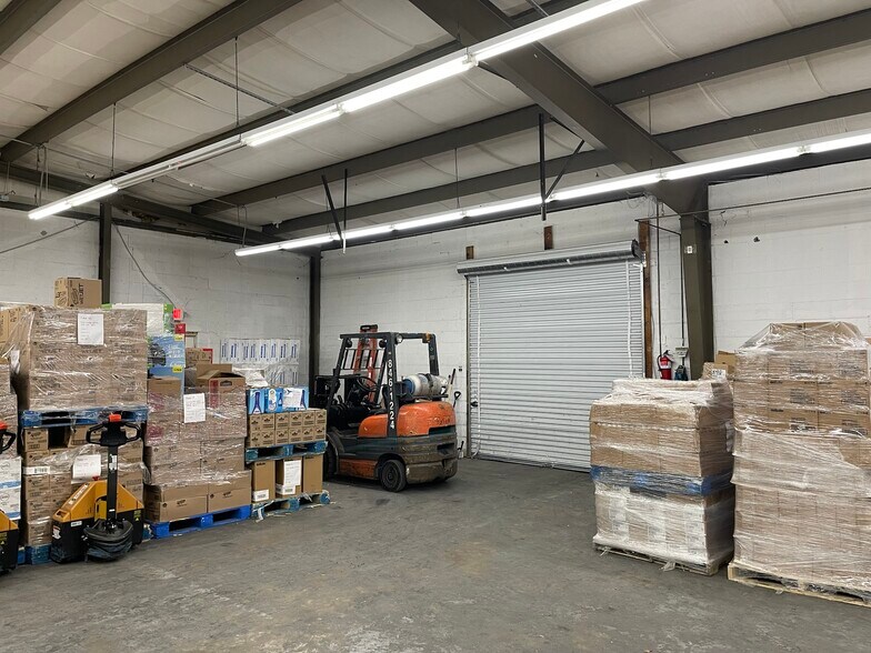 More Photos Of 304-306 E Jenkins St, Dallas Manufacturing For Sale