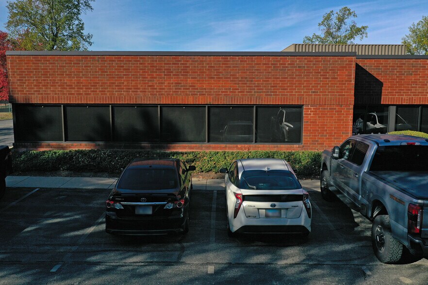 More Photos Of 2004 Fox Dr, Champaign Medical For Sale