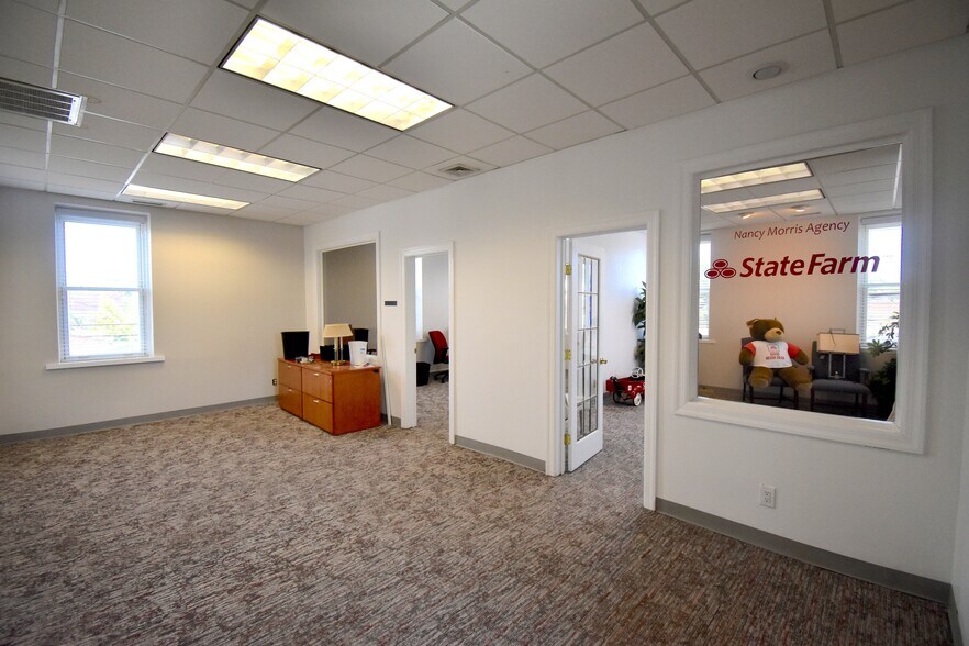 More Photos Of 22 Bayview Ave, Manhasset Office For Sale