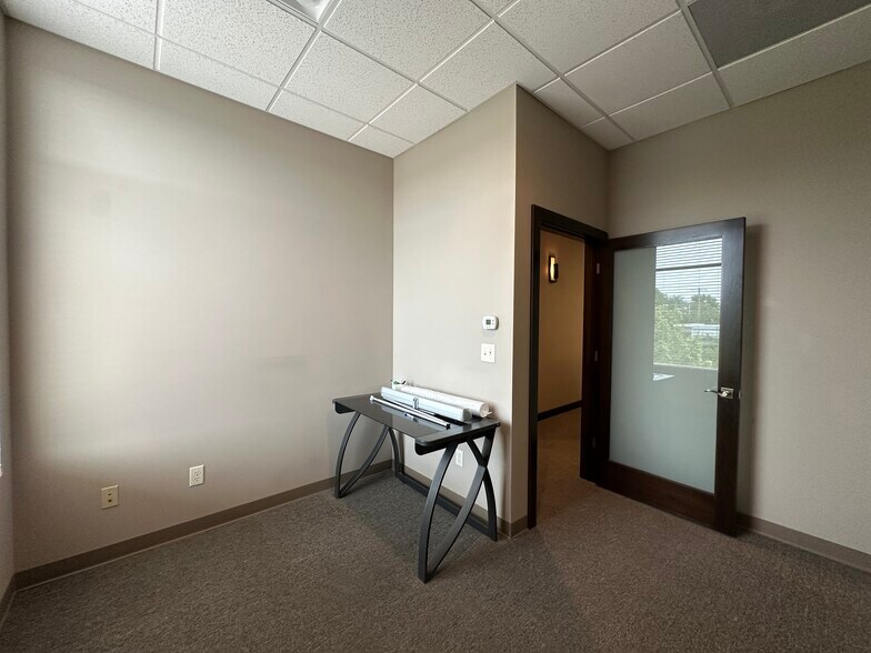 More Photos Of 673 Westbury Dr, Iowa City Storefront Retail Office For Sale