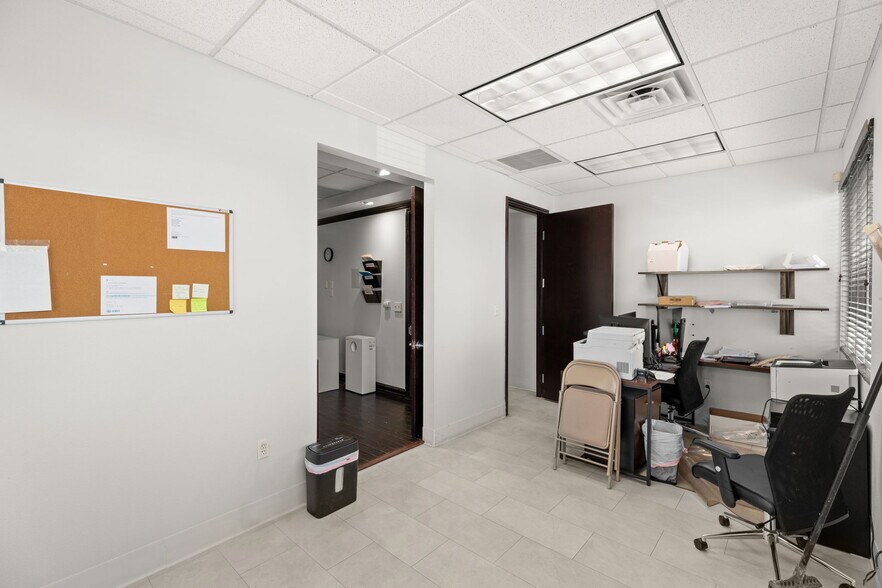 More Photos Of 7830 W Sahara Ave, Las Vegas Office For Sale