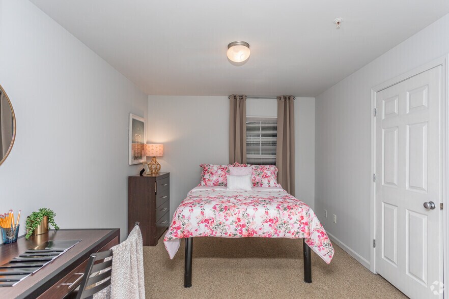 More Photos Of 102 University Dr, Carrollton Apartments For Sale