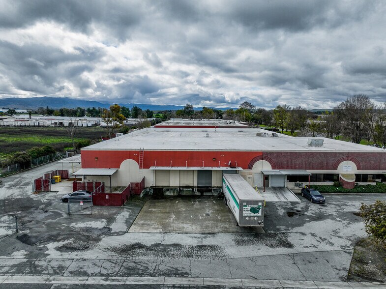 More Photos Of 255 Apollo Way, Hollister Warehouse For Lease