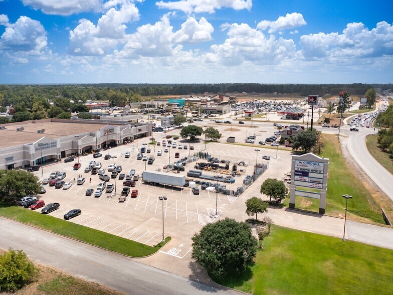 More Photos Of 12466 I 45 N, Willis Unknown For Lease