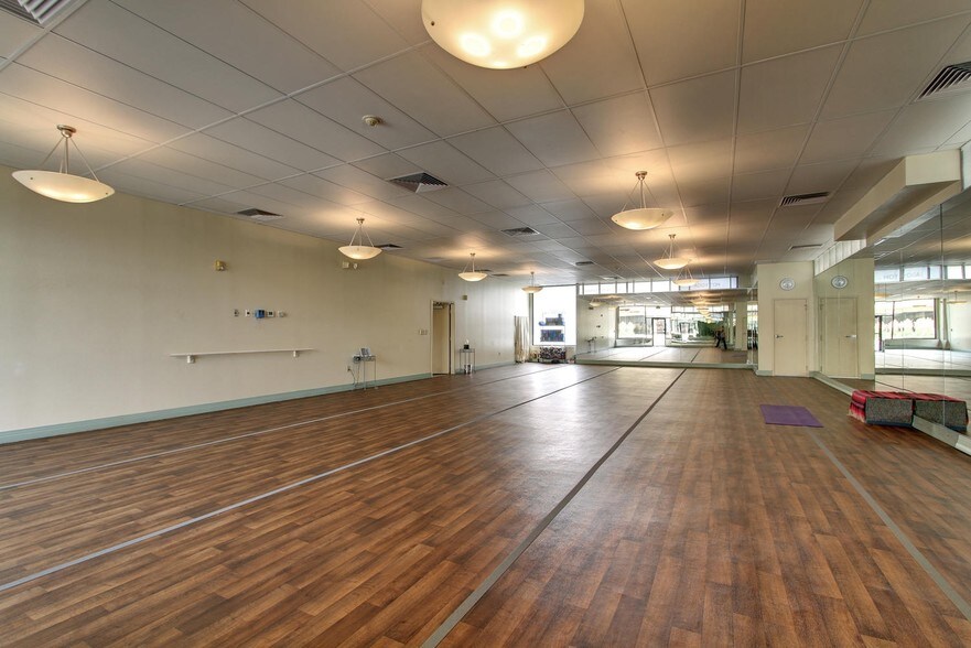 More Photos Of 340 Lashley St, Longmont General Retail For Sale