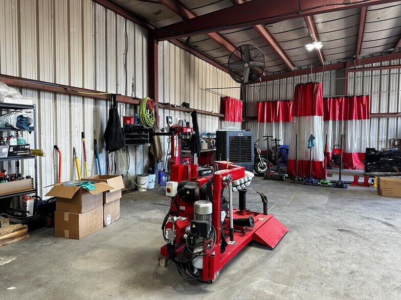 More Photos Of 301 S Betty Ave, Monahans Flex For Sale