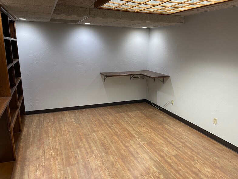 More Photos Of 1033 W College Ave, Appleton Medical For Lease