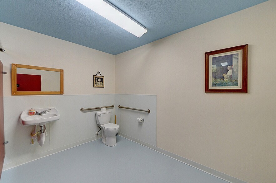 More Photos Of 6991 W Cardinal St, Homosassa Medical For Sale