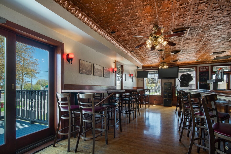 More Photos Of 2204 Washington St, Manitowoc General Retail For Sale