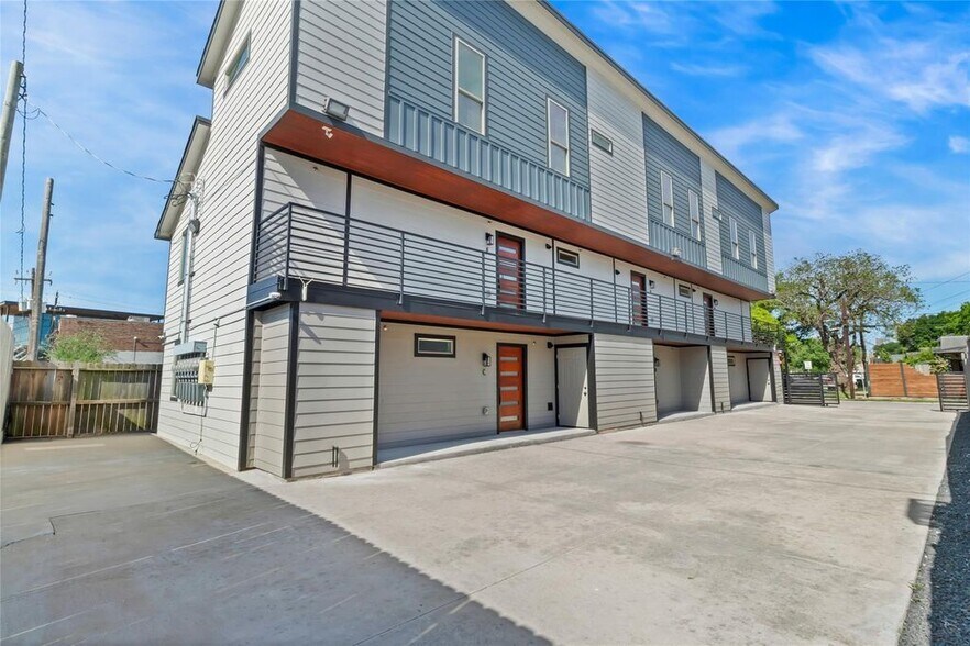 Primary Photo Of 319 Eastwood St, Houston Apartments For Sale