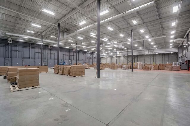 More Photos Of 2090-2198 Rt Transcanadienne, Dorval Warehouse For Lease