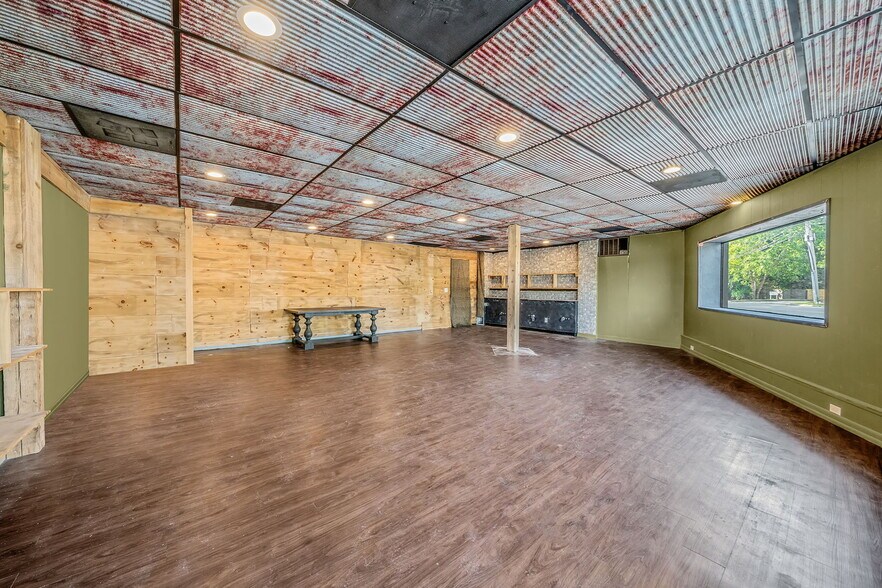 More Photos Of 10200 Main Rd, Mattituck Medical For Lease