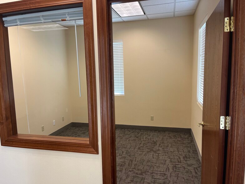 More Photos Of 4206 W 24th Ave, Kennewick Loft Creative Space For Sale